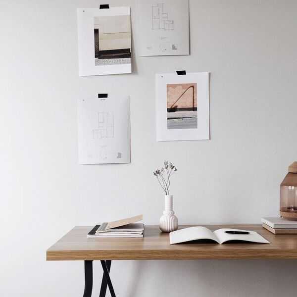 Espace de travail lumineux et minimaliste, ambiance calme
